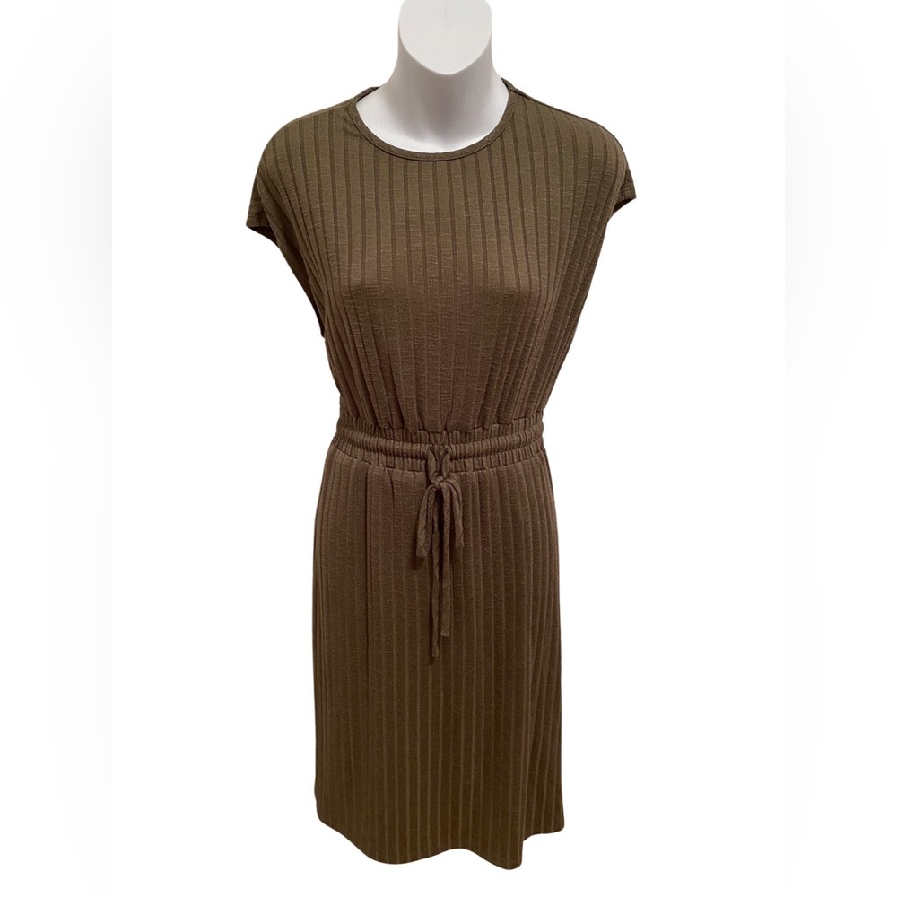 Maggy London ribbed‎ midi dress petite